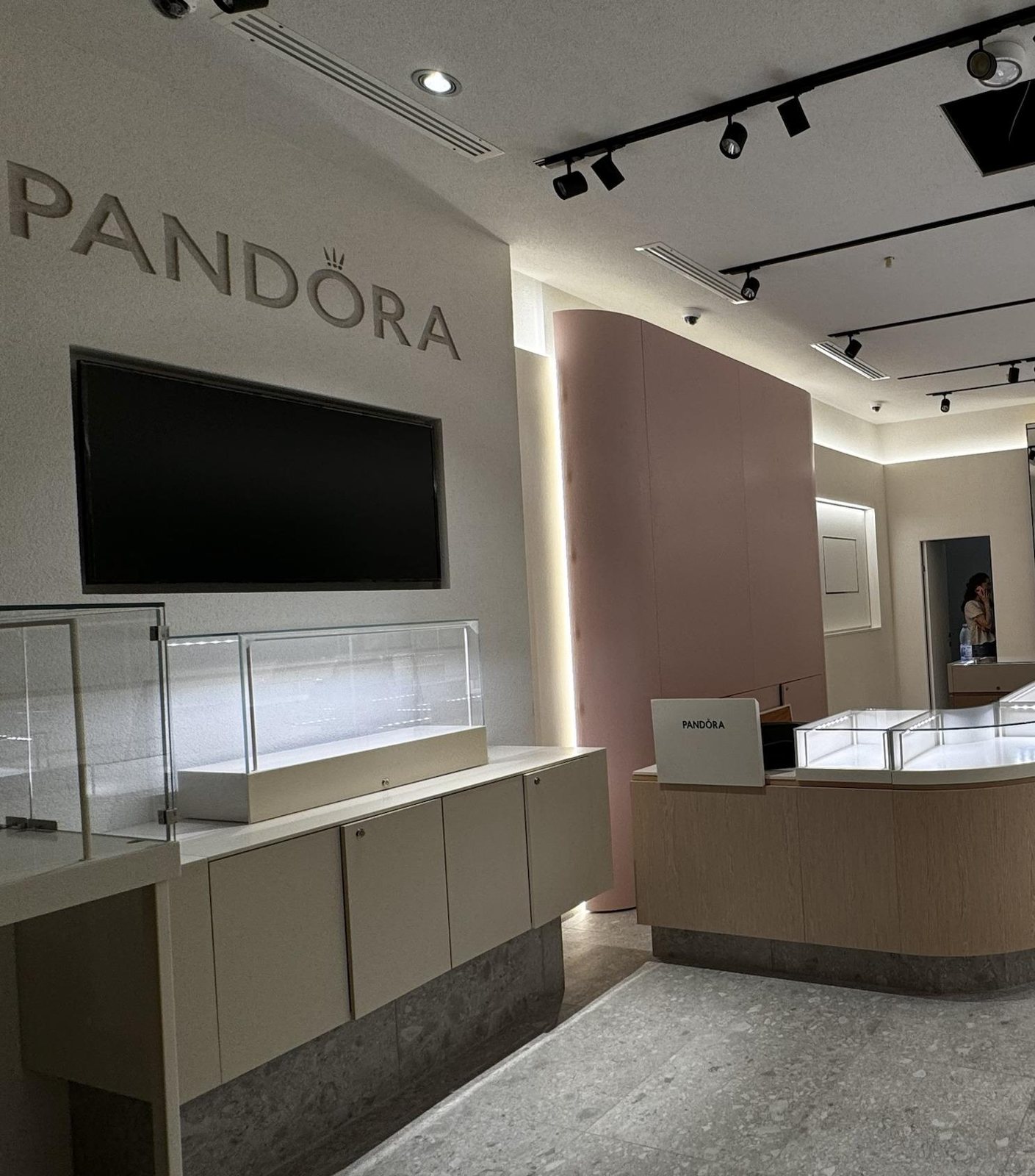 Finished Pandora store with display counters and the brand wall
